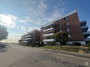 Building Photo - 1460 Elm St
