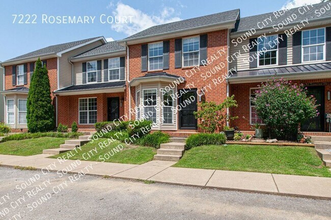 Building Photo - Spacious and CLEAN 2 bedroom/1.5 bath town...