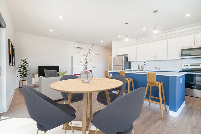 Building Photo - Urbane 1220