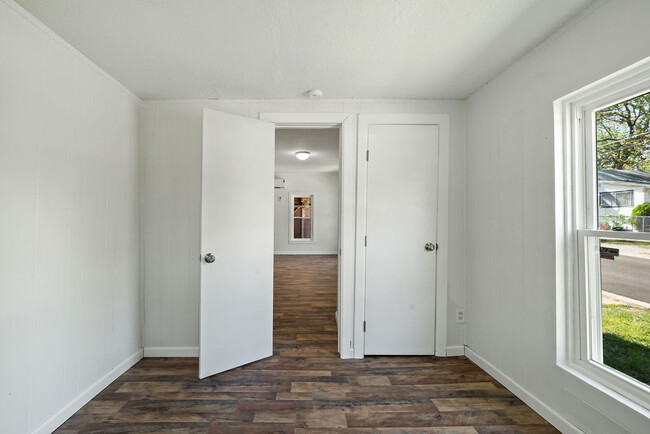 Foto del edificio - 2706 Quincy St