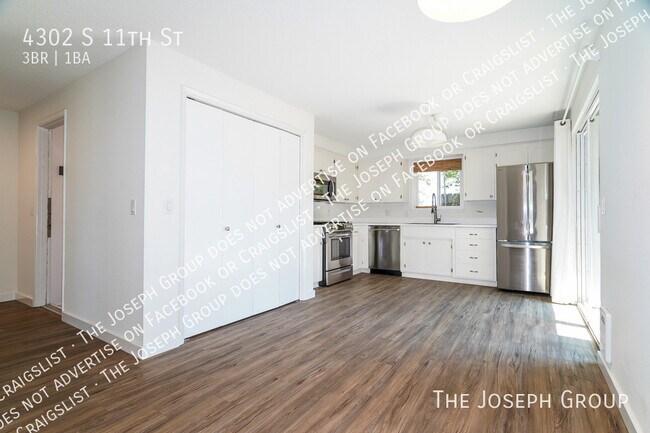 Building Photo - 4302 S 11th St