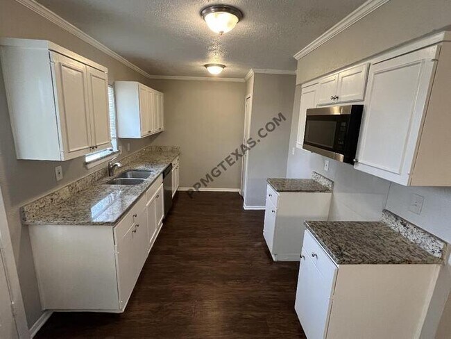 Foto del edificio - 4025 Charter Dr
