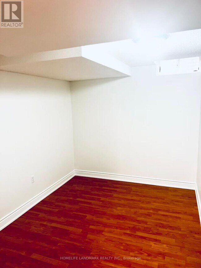 Photo du bâtiment - 17 Ferncliffe Crescent