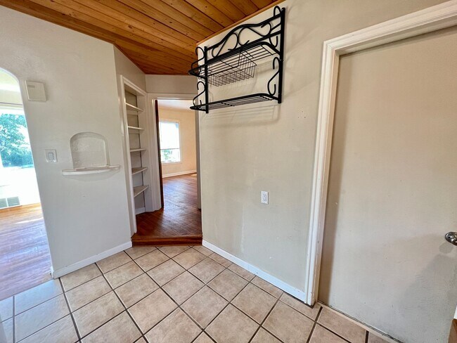 Foto del edificio - 221 1/2-617 1/2 Grand Ave