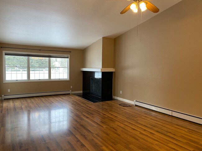 Foto del edificio - LONGTERM KENAI TOWNHOME