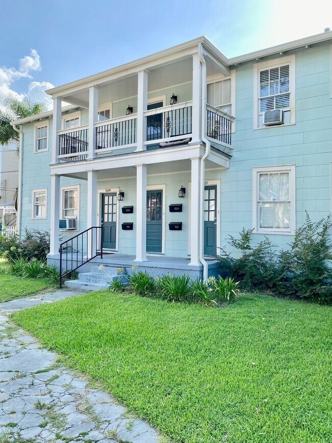 Building Photo - 1521 N Dupre St