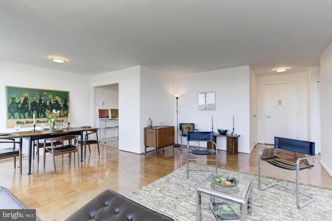 Foto del edificio - 10401 Grosvenor Pl