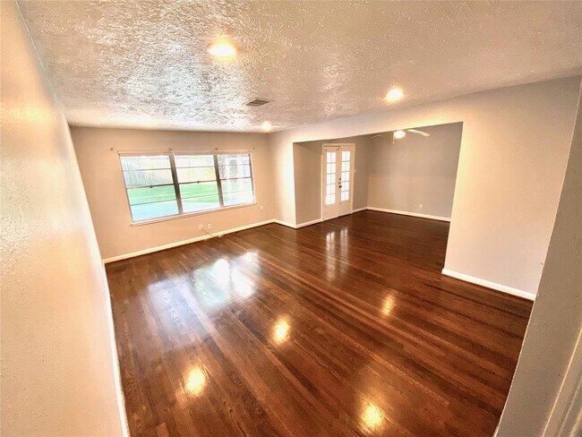 Building Photo - 3215 Elmridge St