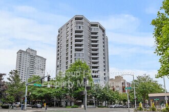 Building Photo - 2621 2nd Ave