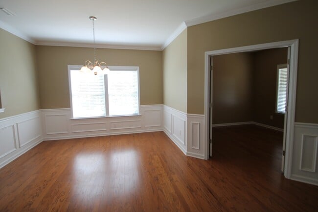 Building Photo - 1112 Jasmine Dr