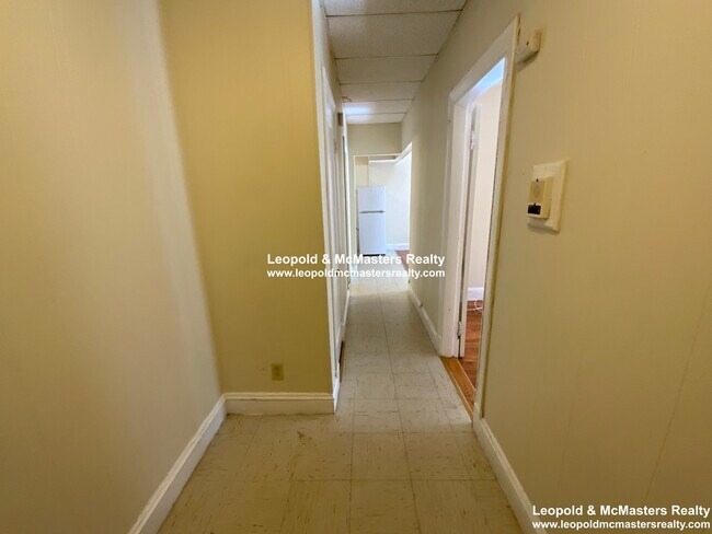 Building Photo - 217 Kelton St