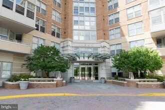 Building Photo - 11800 Sunset Hills Rd
