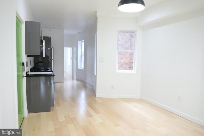 Building Photo - 4925 Catharine St