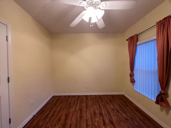 Foto del edificio - Beautiful Home in a Quiet Family Friendly ...