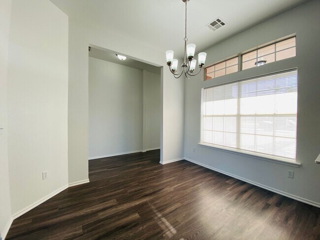 Foto del edificio - 407 S Pointe Ln