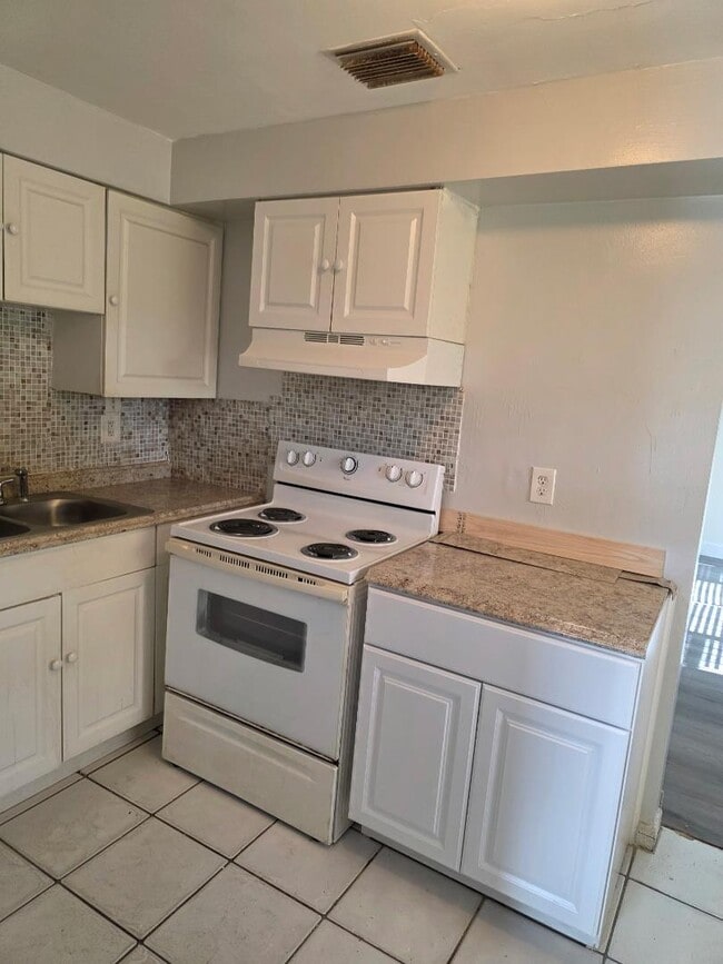 Photo - 91 NE 2nd Ave House