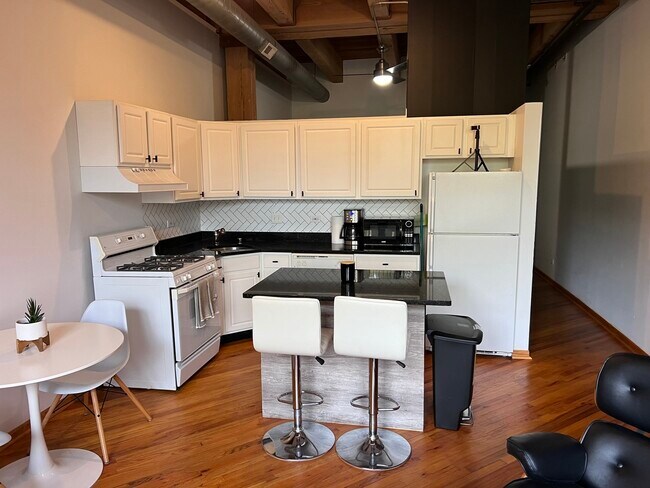 Foto del edificio - 1801 W Larchmont Ave