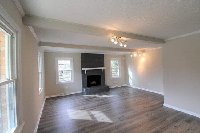 Building Photo - Remodeled Ranch Home in Steele Creek!