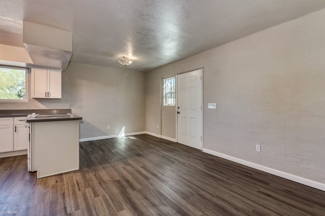 Building Photo - 3 br, 1.5 bath  - 1007 E Roma Ave 1A