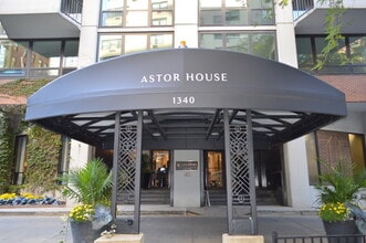 Building Photo - 1340 N Astor St