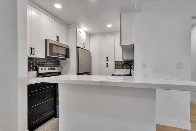 Building Photo - 8650 Gulana Ave