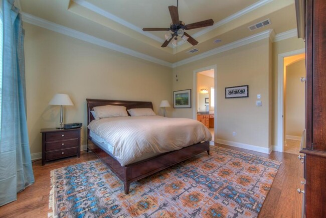 Building Photo - 2801 University Club Dr