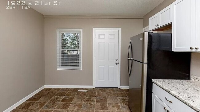 Building Photo - 2 Bedroom Home with large yard!