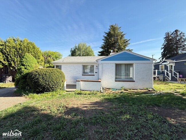 Building Photo - 3404 W Yakima Ave