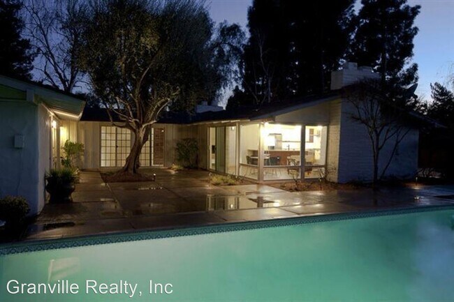 Building Photo - 3 br, 2.5 bath House - 2470 W San Jose Avenue