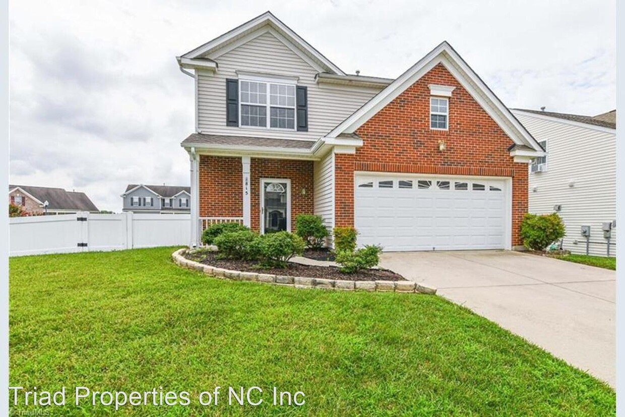Foto principal - 3 br, 3 bath House - 815 Jennifer Ln