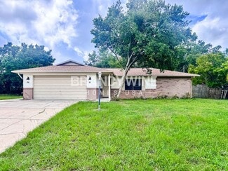 Building Photo - 817 Hemlock Terrace