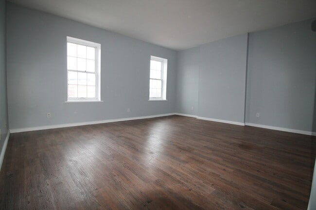 Building Photo - 3 School St