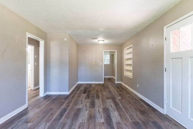 Building Photo - Spacious 3 Bedroom House in Del City