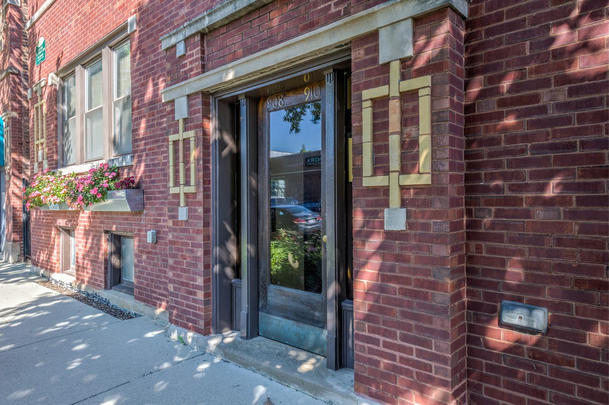 Building Photo - 908-910 S Lombard