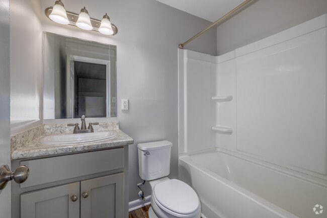2BR, 2BA - 844SF - Bathroom - Baytree Ridge