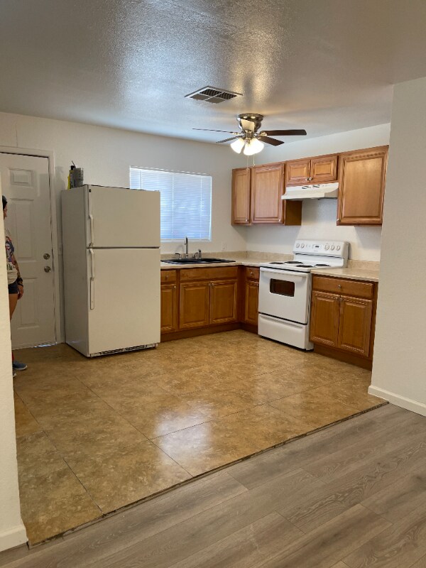 Foto del edificio - 220 W 9th St