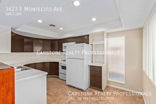 Building Photo - Rare Mid-Century Modern 3 Bed 2 Bath Duple...