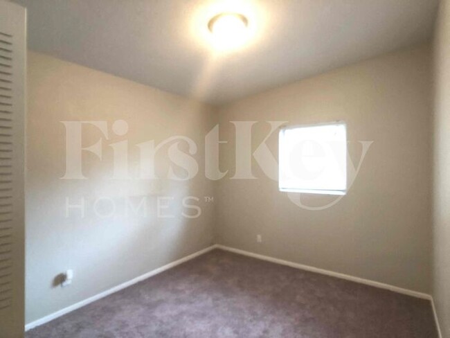 Building Photo - 8035 Robin Rd