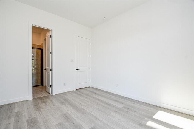 Foto del edificio - 7415 Wildrye Mdw Ln