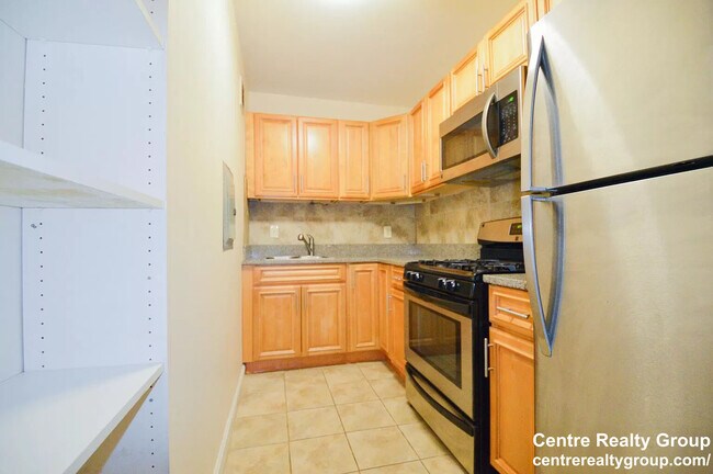 Building Photo - 28 Juniper St