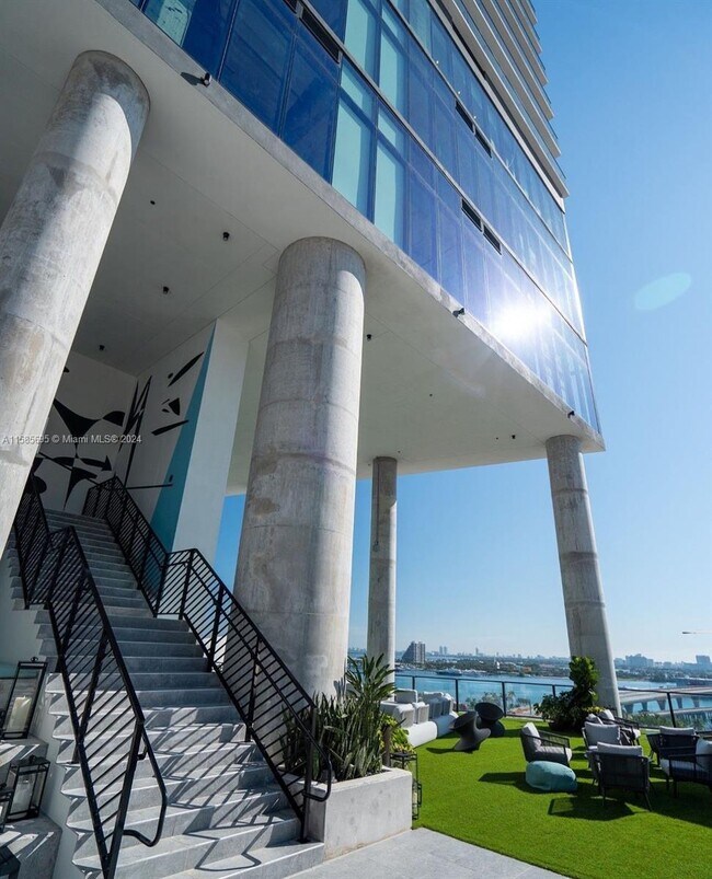 Foto del edificio - 398 NE 5th St
