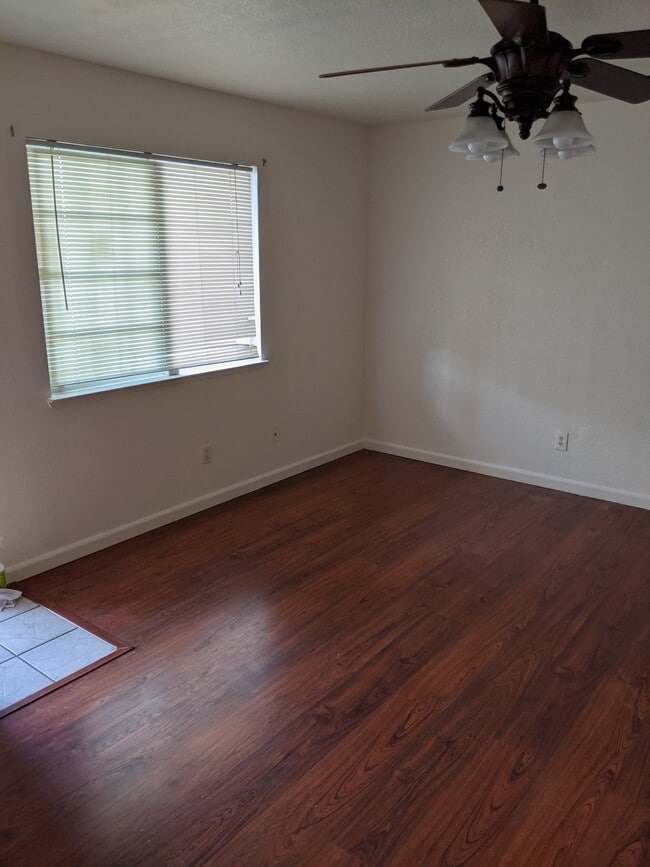 Building Photo - 127 Huber Ct