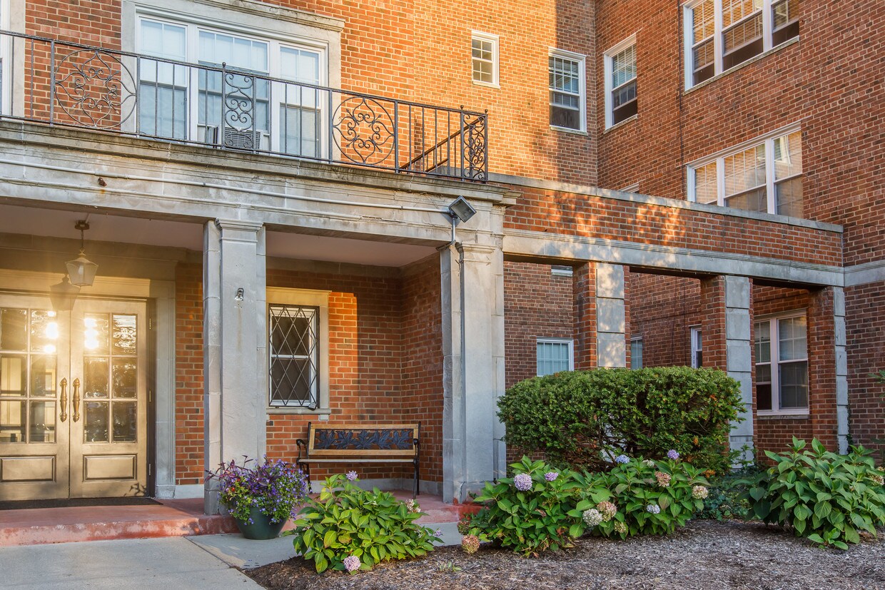 18675 Parkland Dr Unit 303, Shaker Heights, OH 44122 Apartment for