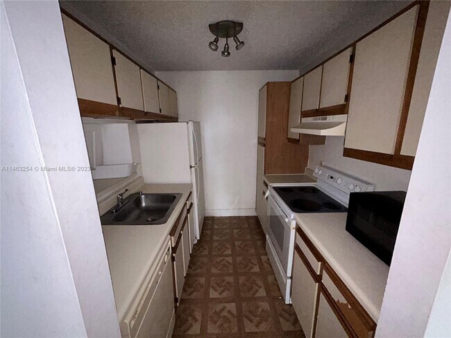Foto del edificio - 4261 W McNab Rd