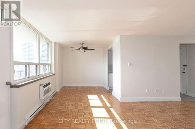 Building Photo - 55 Isabella St