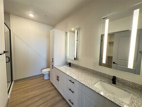 Building Photo - 11604 Stonehollow Dr