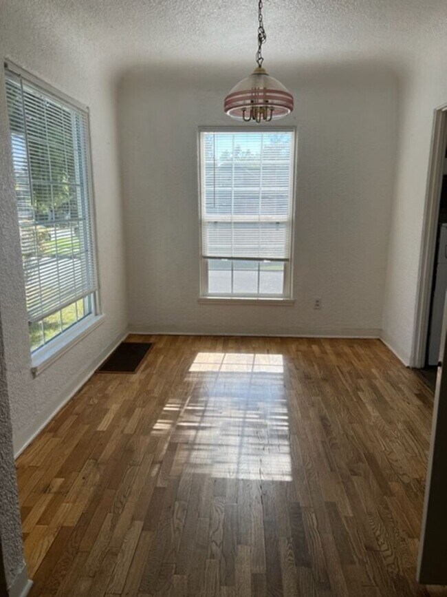 Building Photo - 4 br, 3 bath House - 901  C Street
