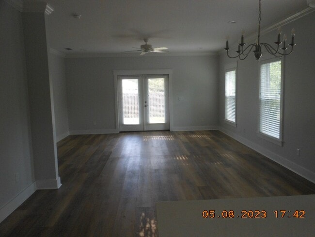 Building Photo - 120 Crane Dr