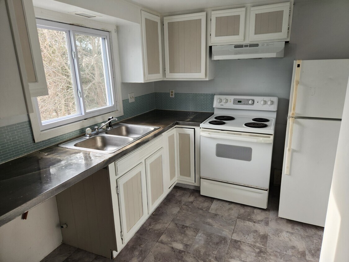 119 Child St Unit 2nd floor, Warren, RI 02885 Apartments in Warren