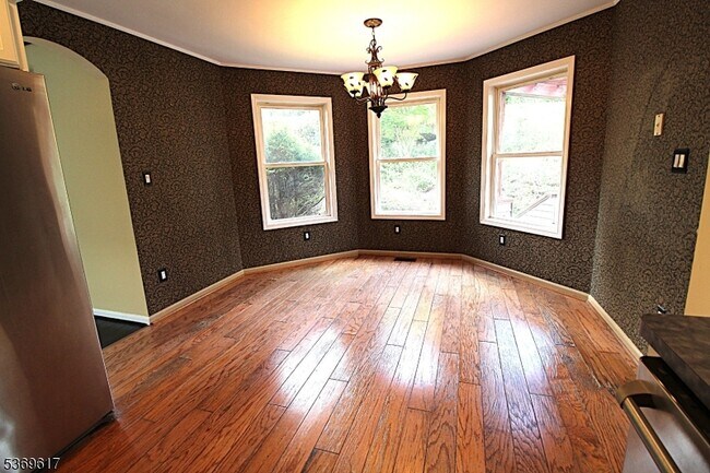 Building Photo - 11 Cypress Ln